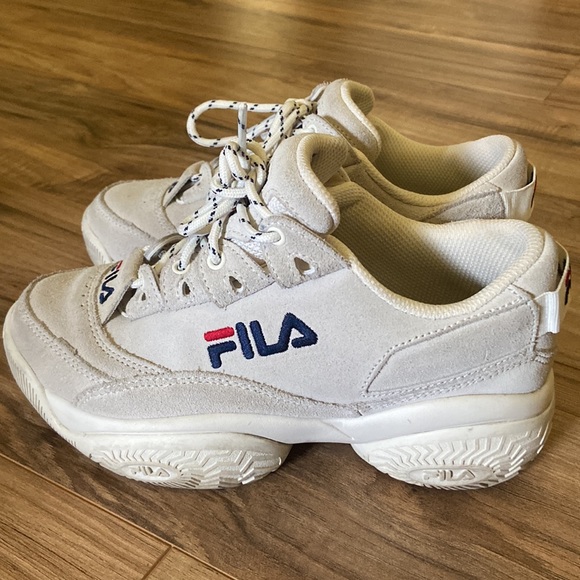 Chunky Fila Sneakers - Picture 2 of 9